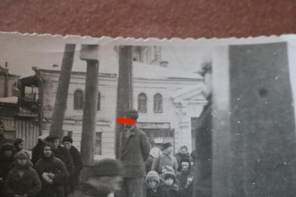 altes Foto - erhängter Partisan ?  Russland ? Gebäude